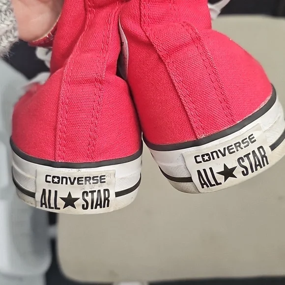 Converse High-Top Red Size 8.5 Womens - Picture 5 of 8